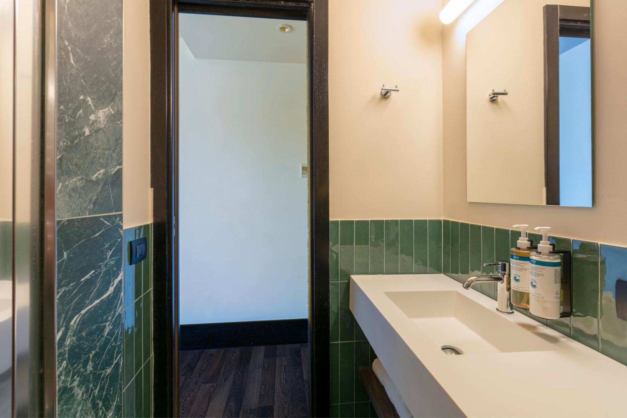 Caprice Aparthotel 4*